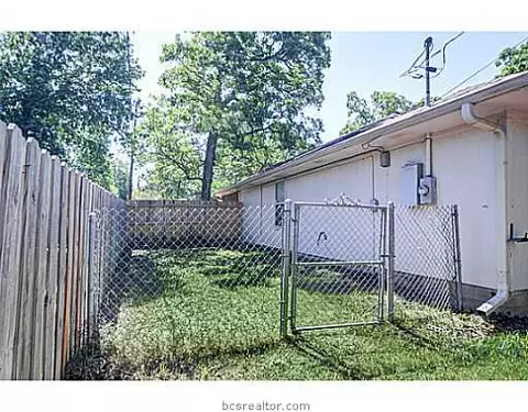 1016 Shadowood Dr, Bryan, TX 77803 photo 16