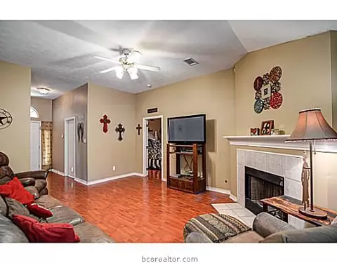 1016 Shadowood Dr, Bryan, TX 77803 photo 14
