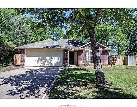 1016 Shadowood Dr, Bryan, TX 77803 photo 1