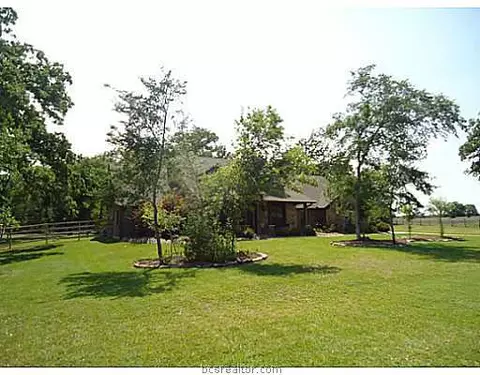 7622 Hidden Trl, Bryan, TX 77808 photo 2