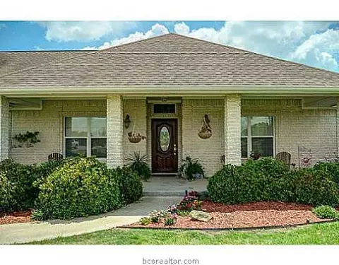 5802 Easterling Dr, Bryan, TX 77808 photo 2