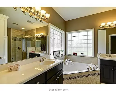 5802 Easterling Dr, Bryan, TX 77808 photo 14