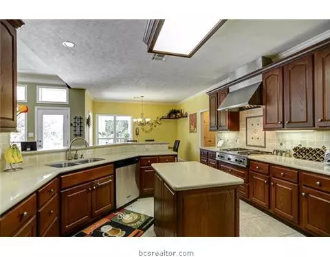 5802 Easterling Dr, Bryan, TX 77808 photo 6