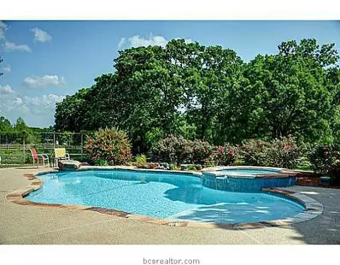 5802 Easterling Dr, Bryan, TX 77808 photo 8