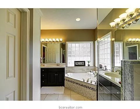 5802 Easterling Dr, Bryan, TX 77808 photo 16