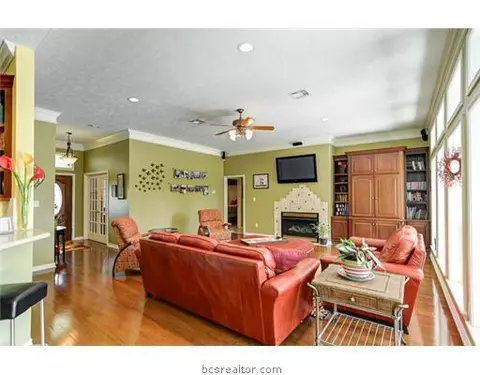 5802 Easterling Dr, Bryan, TX 77808 photo 12