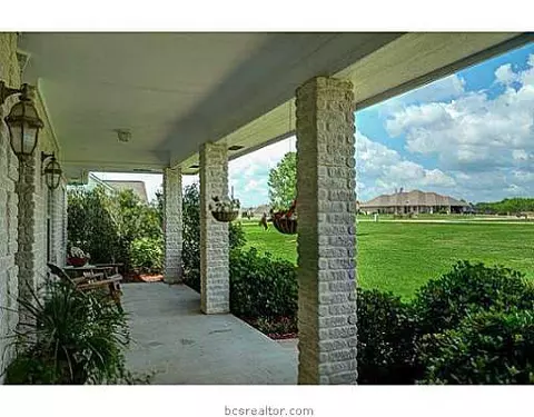 5802 Easterling Dr, Bryan, TX 77808 photo 3