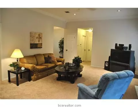 2008 Cobblestone Ln, Bryan, TX 77807 photo 4