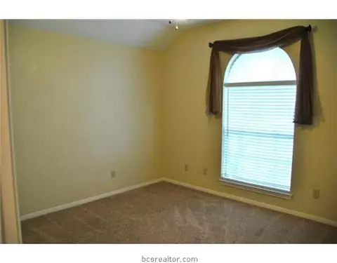 2008 Cobblestone Ln, Bryan, TX 77807 photo 9