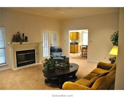 2008 Cobblestone Ln, Bryan, TX 77807 photo 3