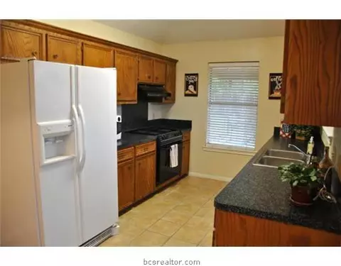 2008 Cobblestone Ln, Bryan, TX 77807 photo 5