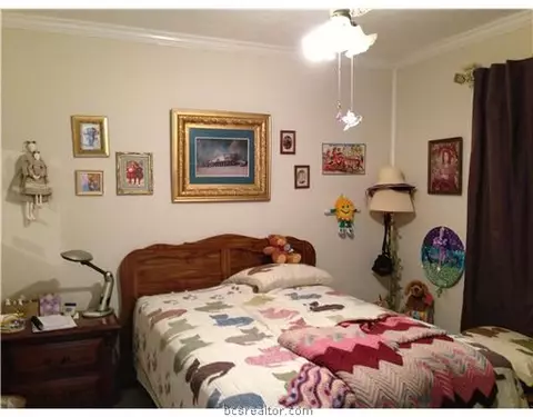 2835 Oakside, Bryan, TX 77802 photo 4