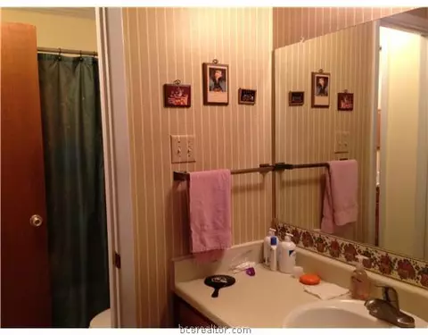 2835 Oakside, Bryan, TX 77802 photo 1