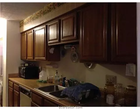 2835 Oakside, Bryan, TX 77802 photo 5