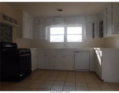 1010 E 31st, Bryan, TX 77802 photo 4