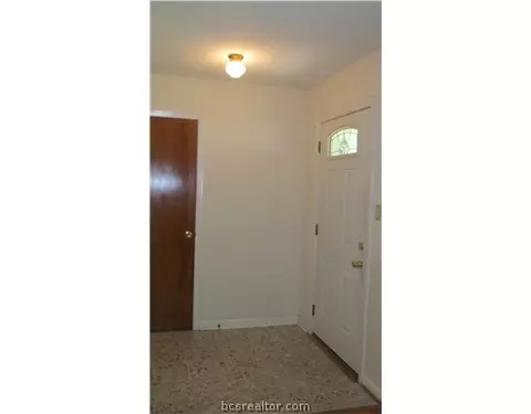 2405 Wayside Dr, Bryan, TX 77802 photo 4