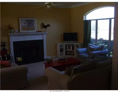 3917 Brighton Dr, Bryan, TX 77802 photo 8