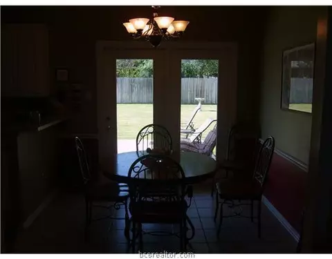 3917 Brighton Dr, Bryan, TX 77802 photo 5
