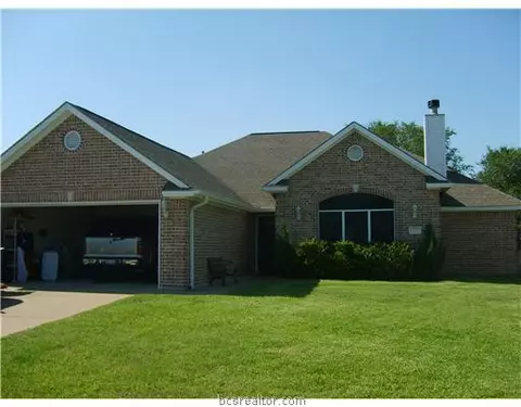 3917 Brighton Dr, Bryan, TX 77802 photo 3