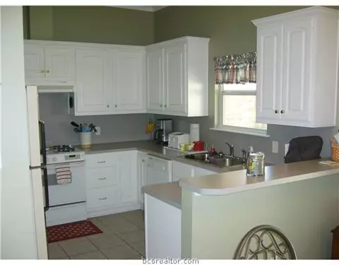 3917 Brighton Dr, Bryan, TX 77802 photo 11