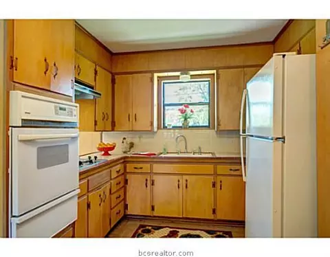 2308 Wayside Dr, Bryan, TX 77802 photo 4