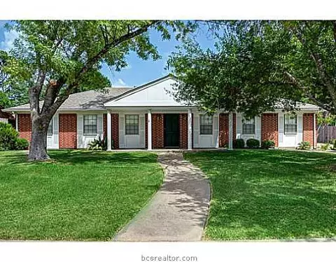 3815 Windridge Dr, Bryan, TX 77802 photo 1