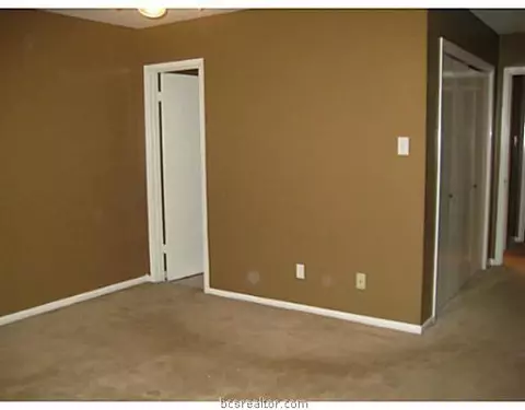 2318 Windsor Dr, Bryan, TX 77802 photo 3