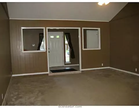 2318 Windsor Dr, Bryan, TX 77802 photo 4