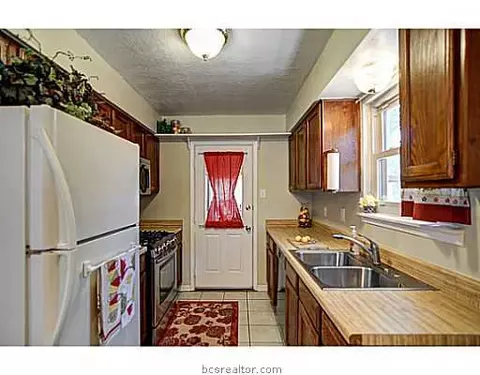 2116 La Brisa, Bryan, TX 77807 photo 4