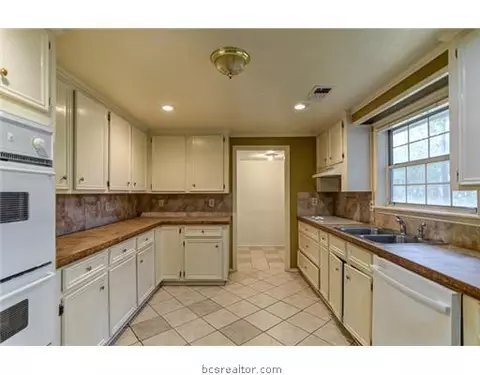 507 Brookside East Dr E, Bryan, TX 77801 photo 8