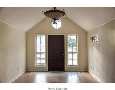 507 Brookside East Dr E, Bryan, TX 77801 photo 2