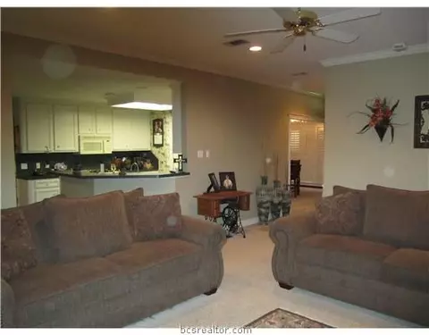 2307 Bastrop Cir, Bryan, TX 77808 photo 4