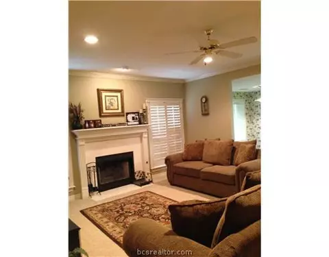 2307 Bastrop Cir, Bryan, TX 77808 photo 3