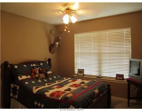 2307 Bastrop Cir, Bryan, TX 77808 photo 10