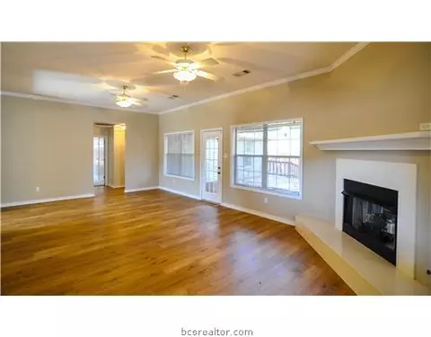 4102 Chamberlain Cir, Bryan, TX 77802 photo 3