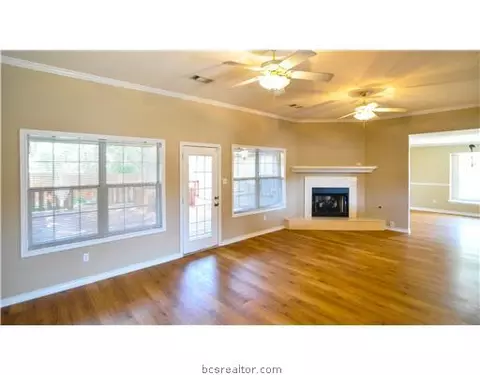 4102 Chamberlain Cir, Bryan, TX 77802 photo 2