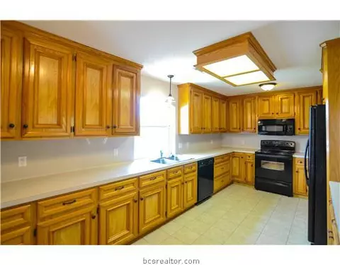 4102 Chamberlain Cir, Bryan, TX 77802 photo 5