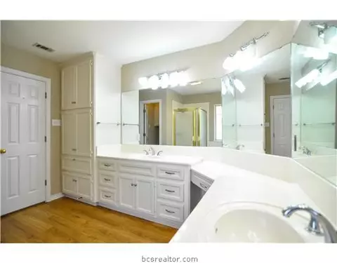 4102 Chamberlain Cir, Bryan, TX 77802 photo 9