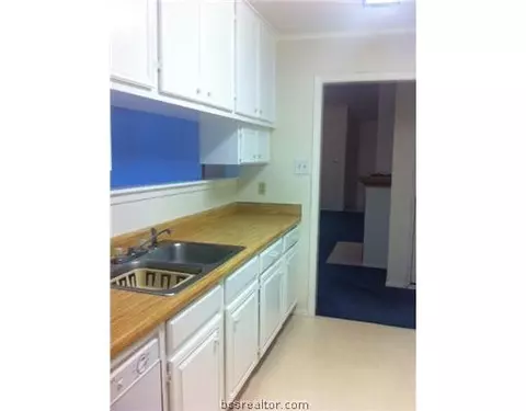 2100 Windsor #14, Bryan, TX 77802 photo 5