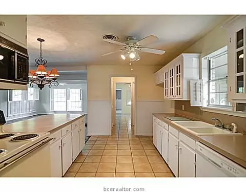 903 Jane Ln, Bryan, TX 77802 photo 8