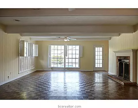 903 Jane Ln, Bryan, TX 77802 photo 4