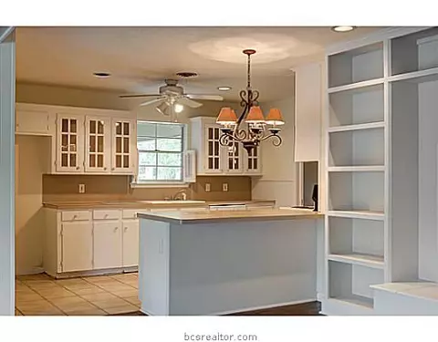 903 Jane Ln, Bryan, TX 77802 photo 9