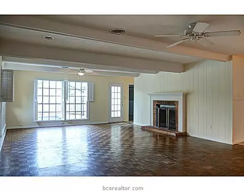 903 Jane Ln, Bryan, TX 77802 photo 2