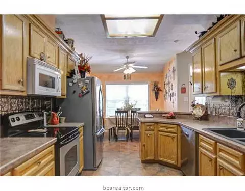 1702 Gray Stone Dr, Bryan, TX 77807 photo 6
