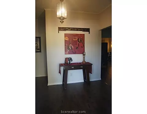910 Bob White St, Bryan, TX 77802 photo 2