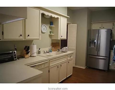 910 Bob White St, Bryan, TX 77802 photo 8