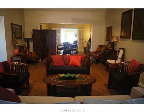 910 Bob White St, Bryan, TX 77802 photo 4