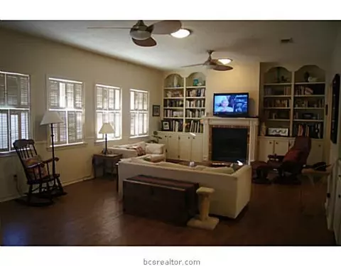 910 Bob White St, Bryan, TX 77802 photo 10