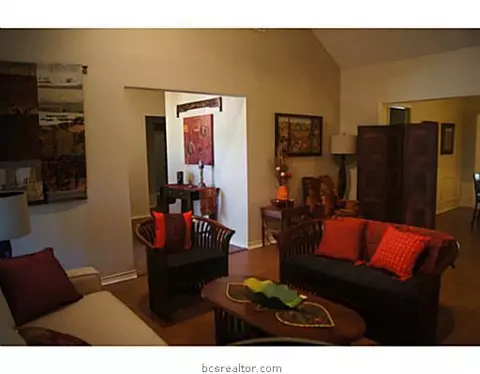 910 Bob White St, Bryan, TX 77802 photo 5