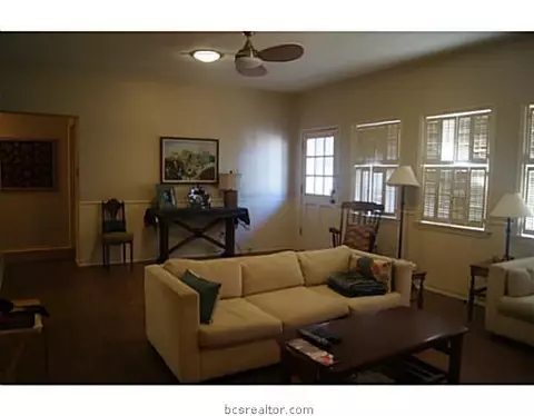 910 Bob White St, Bryan, TX 77802 photo 11